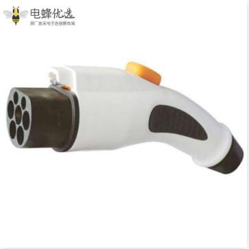 受益于新能源车智能化,连接器产业持续增长 受益于新能源车智能化,连接器产业持续增长